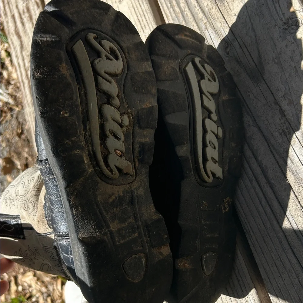Ariat Black & White Western Cowboy Boots !! 7.5